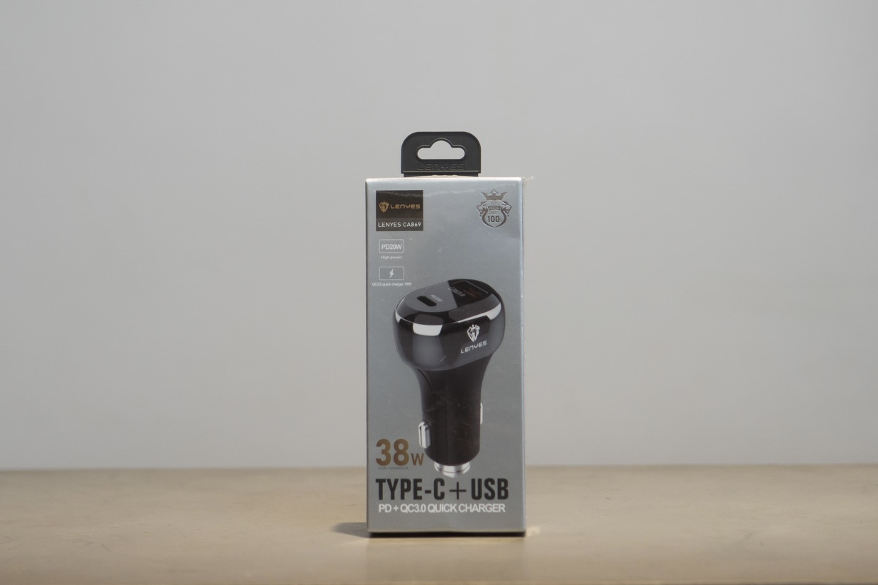 Cargador Auto Lenyes 2 C / USB CA704 (1/1)